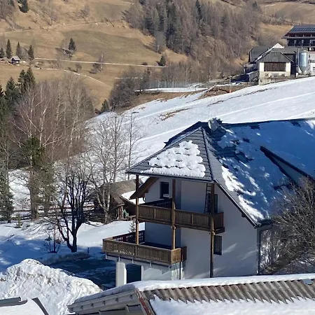 Ski-to-door Pistenblick Apartman *